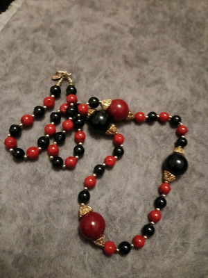 Necklace new black and gold