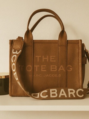 Marc Jacobs women's shoulder bag brown like new