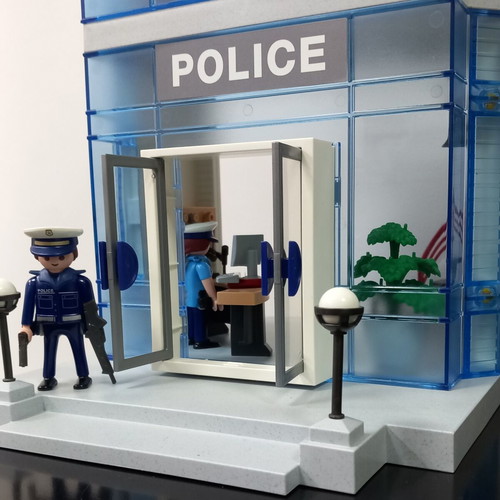 Playmobil 5182 Police Station set like new