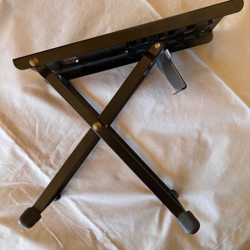 Guitar footrest like new with adjustable height and anti-slip base