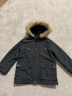 Dpam kids black winter jacket with hood and fur like new, size 6