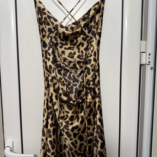 Zara backless mini dress like new, - 12,00 - Vendora.cy Zara backless mini dress like new, - 12,00 - Vendora.cy