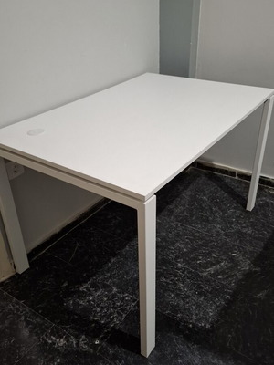 Titan Desk 120x80 like new, spacious workspace for multiple monitors