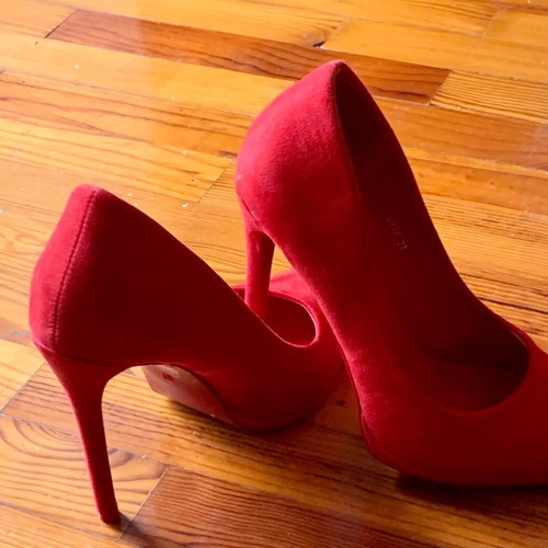 Red pumps like new, size 37