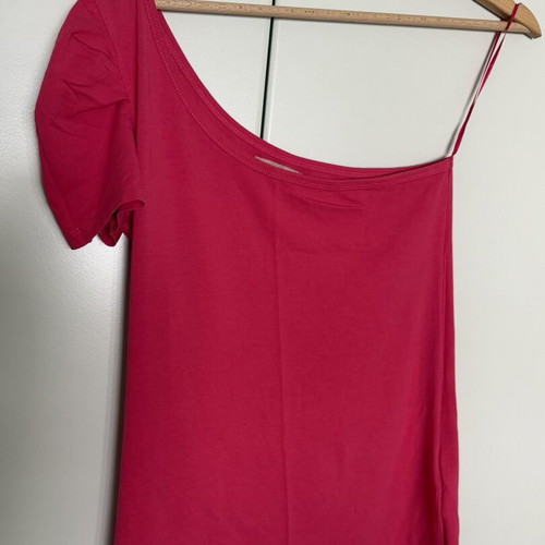 Bershka T-shirt large size magenta like new, fits S-M