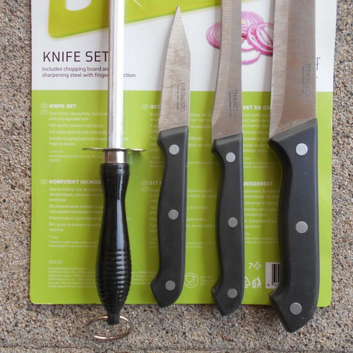Ernesto kitchen set with 3 knives and 1 sharpener new