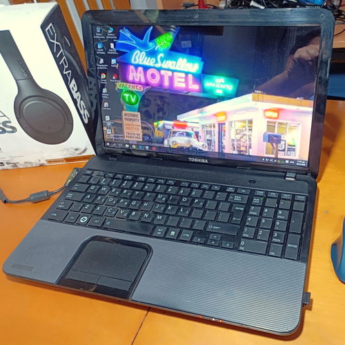 Toshiba Satellite C-855 laptop Intel Core i3 4GB RAM 500GB HDD Windows 10