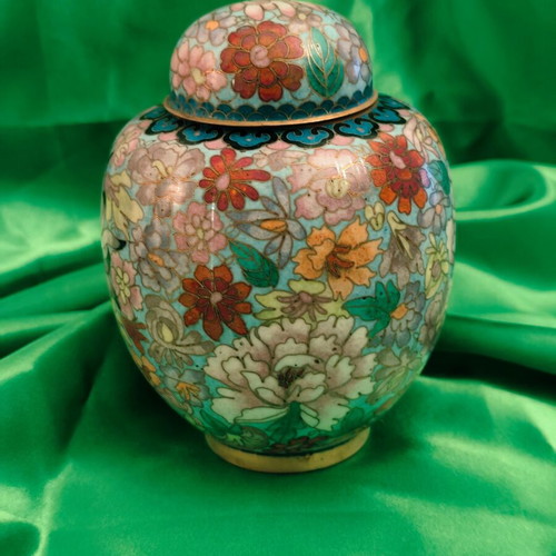 Cloisonné Chinese Vase "Thousand Flowers" with Lid like new