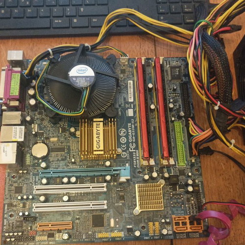 Motherboard and Intel Core2 Quad Q6600 processor set for Socket LGA775 used