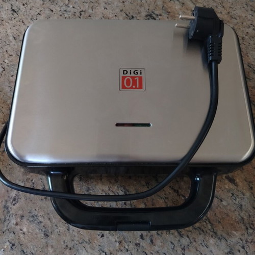Digi 0.1 sandwich maker used with non-stick ridged plates