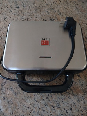 Digi 0.1 sandwich maker used with non-stick ridged plates