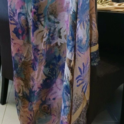 Silk pashmina like new, square multicolor 1m