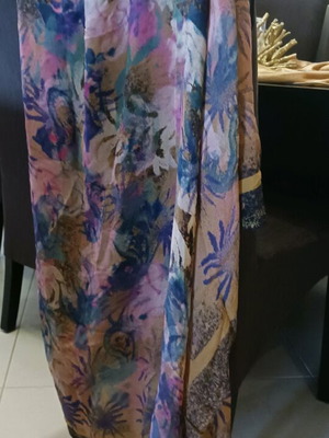 Silk pashmina like new, square multicolor 1m