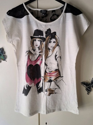 Γυναικείο λευκό t-shirt Bianco μεταχειρισμένο με σχέδιο δαντέλα
