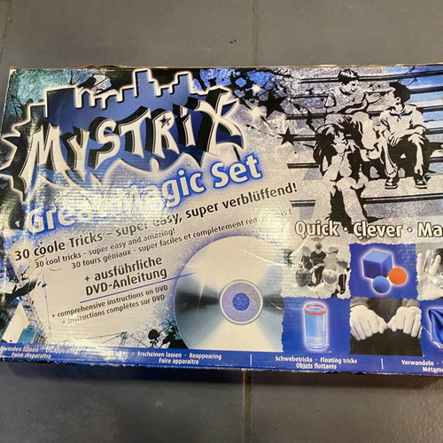 Mystrix Great Magic Set like new with 30 tricks and DVD