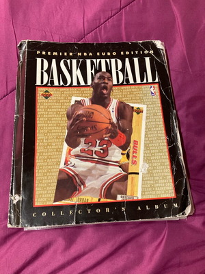 Basketball NBA collectors album 1992 used with 147 authentic cards