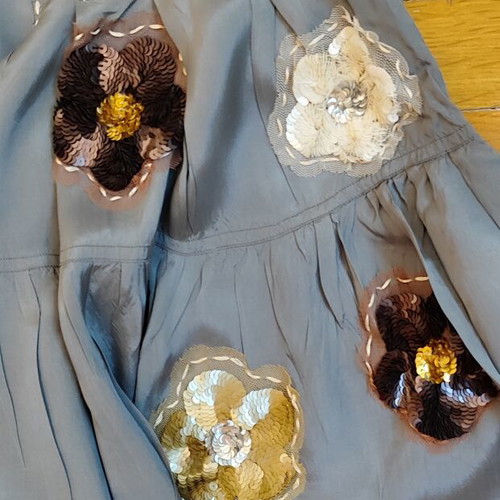 Skirt combining denim and satin fabric with floral details, like new
