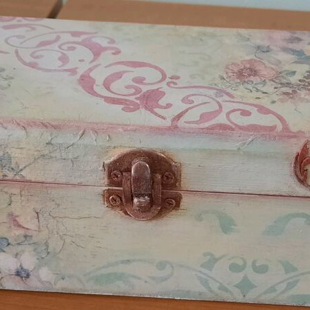 Wooden storage box decorated in excellent condition