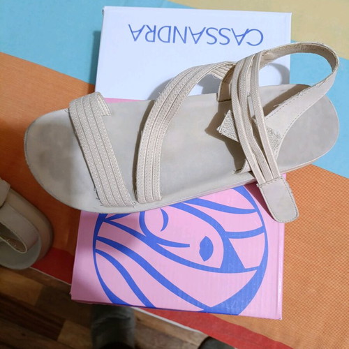 Women's beige sandals No 40 like new