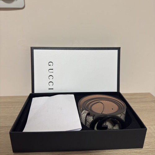Gucci belt with large GG buckle, like new, unisex