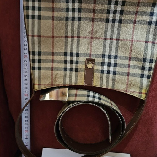 Burberry shoulder bag like new with Nova Check pattern and leather details
