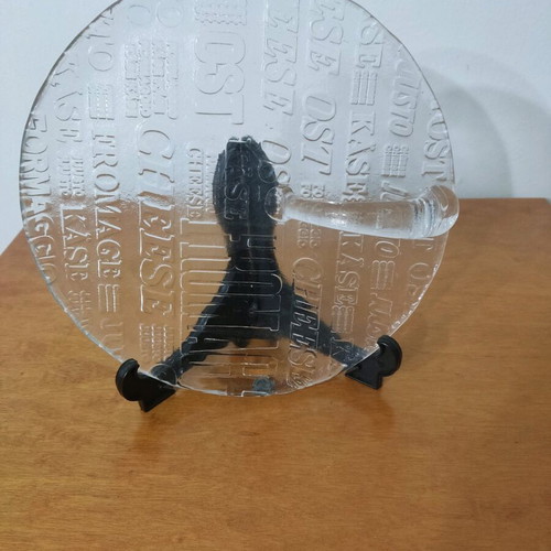 Cheese serving platter like new with ergonomic glass handle