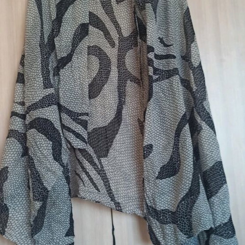 Pashmina like new, black and gray