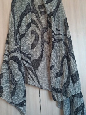 Pashmina like new, black and gray