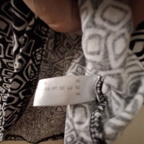 T-shirt like new, black and white pattern, size 50