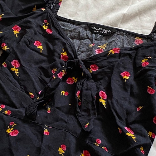 Floral top Miss Selfridge size 36/S used, black multicolor