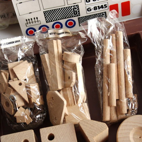 Vintage 1994 Goula Kits 5 wooden assembly crane new, missing parts