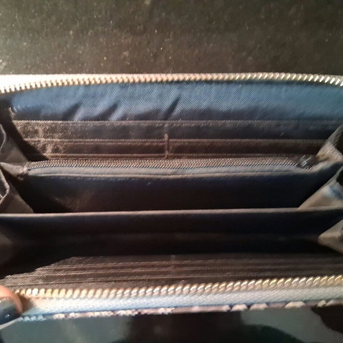 Wallet new gray patent snake imitation with 5 compartments and 8 card slots