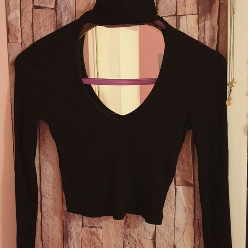 Black blouse with unique opening like new, size XS