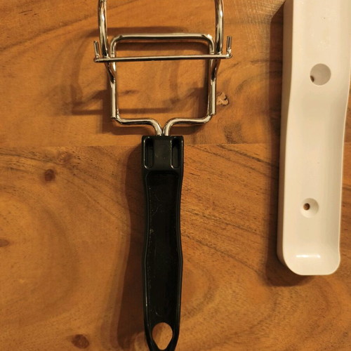 Baking pan/frying pan holder with wall mount new