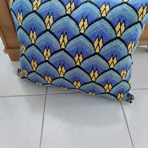 Hand-embroidered pillowcase like new 55x50 cm