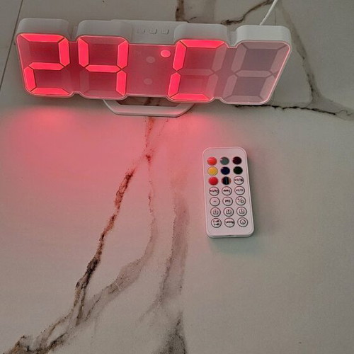 Digital clock like new with remote control and temperature display