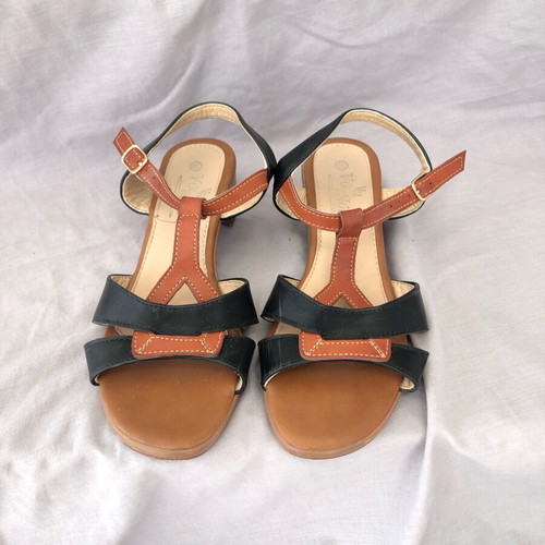 Voi & Noi women's sandals size 39 used, low heel 5 cm, black and camel