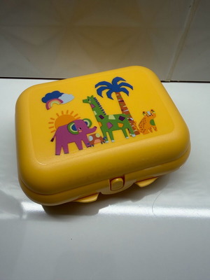 Tupperware medium twin with kids design new