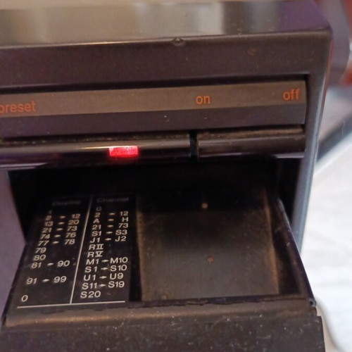 Bang-Olufsen Beovision 7802 22-Inch TV used