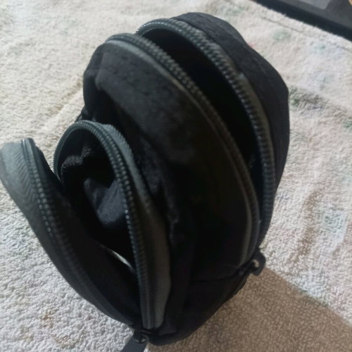 Small bag like new, ideal for waist belt and moto