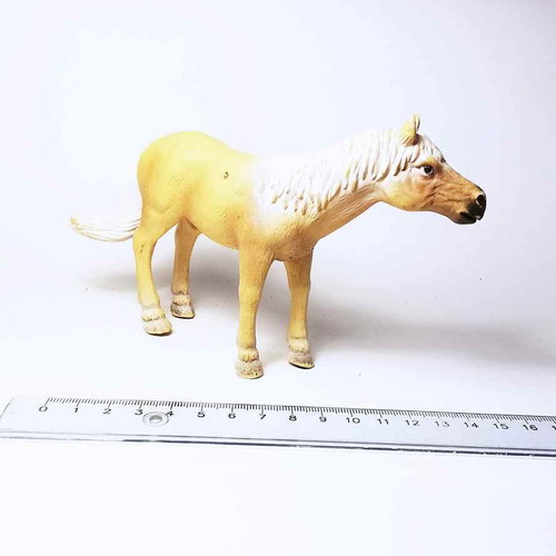 Palomino horse plastic figure used, Simba