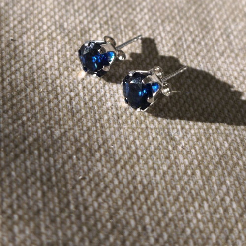 Earrings like new with box