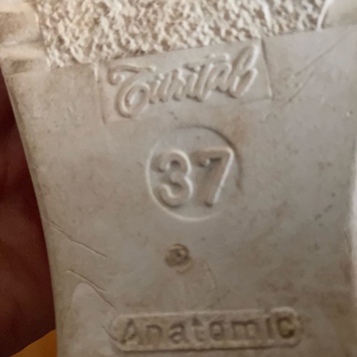 Anatomic slippers used, size 37, white color