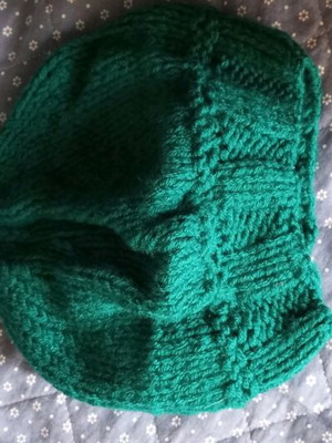 Handmade wool hat like new, green