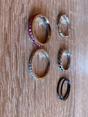 Set of 6 rings used, silver, black and pink colors