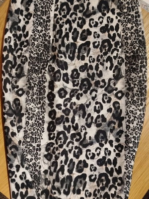 Zara Pencil Skirt with Black and White Leopard Print like new