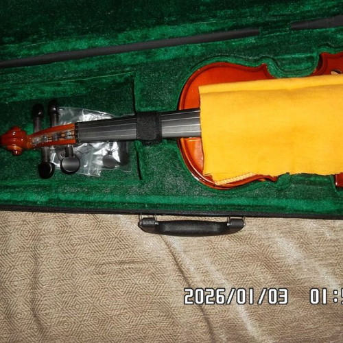 Cremona 1/4 Child Violin like new with case and accessories