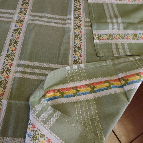 Vintage set tablecloth 150x150 and three placemats new