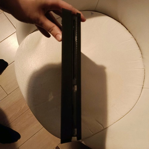 Sony Playstation 4 Slim 1TB σαν καινούργιο χωρίς χειριστήριο