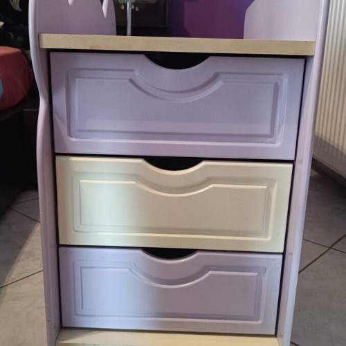 Dresser and salt box for child like new in nice colors